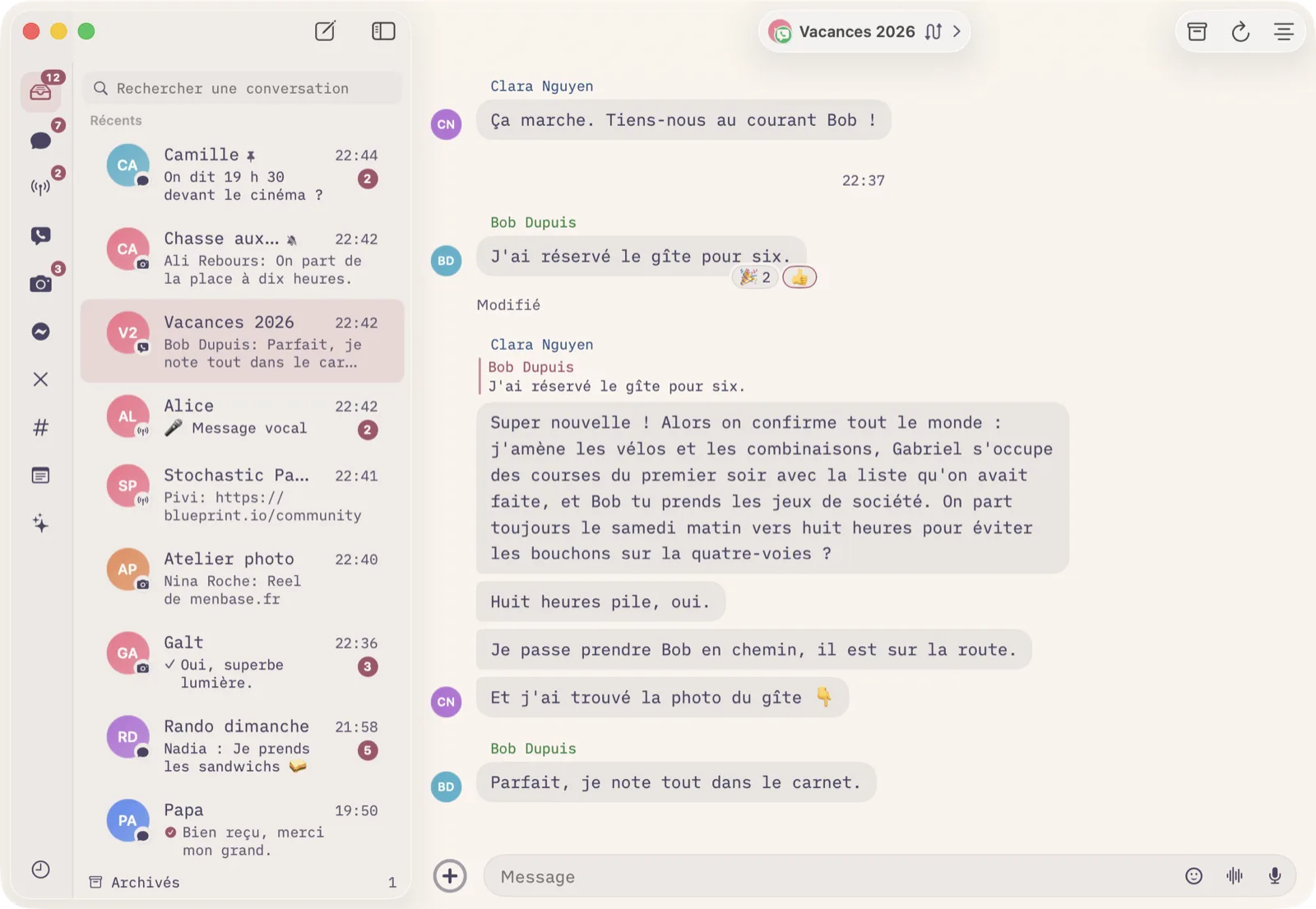 Correspondance sur Mac : l’inbox, avec des conversations WhatsApp, Signal, Instagram et iMessage dans une seule liste